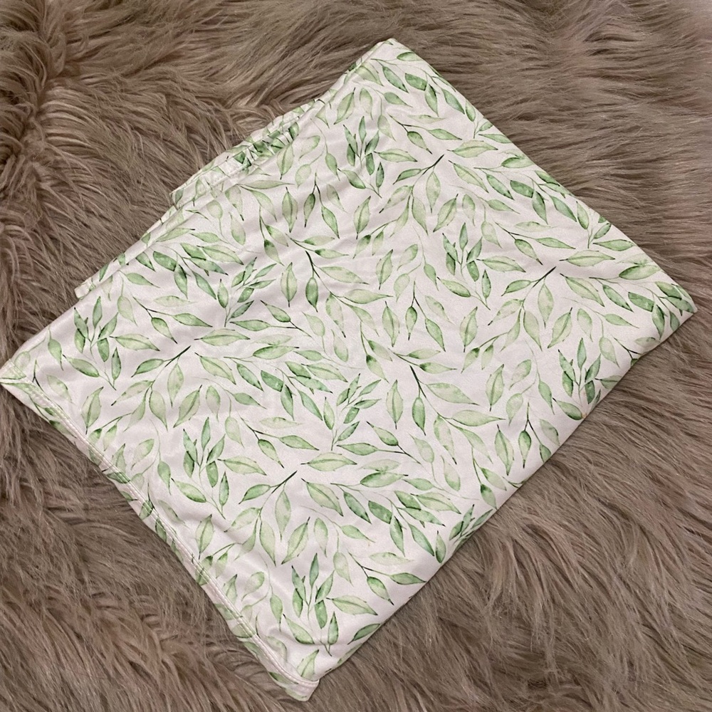 Like new Kins & Kay Leaf Print large receiving blanket